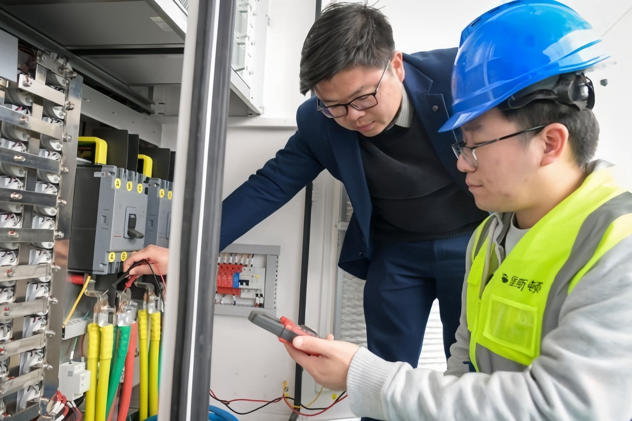 校友夏忠亮 返鄉(xiāng)創(chuàng)業(yè)，把新能源充電站建到村里